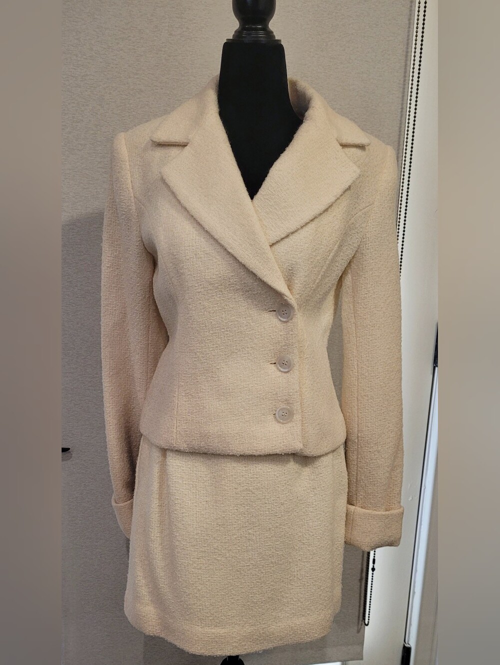 Lovely Rare Find Vintage Cream Bouclé Two-Piece Skirt Jacket Suit Brand APART 4 - Picture 14 of 14